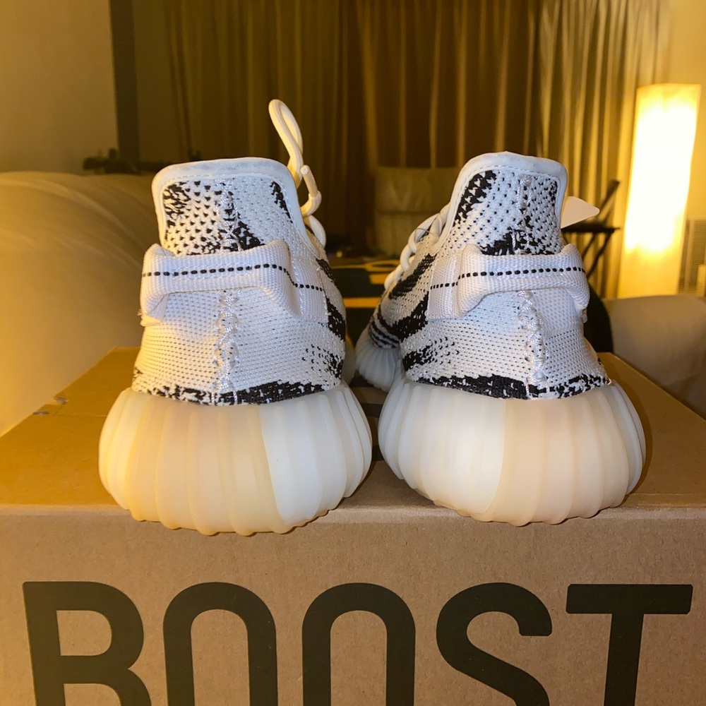 🔥Adidas “YEEZY BOOST 350 V2”🔥 - Picture 6 of 10